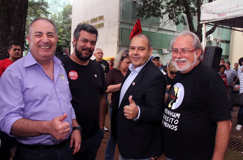 21932917-manifestacao-contra-terceirizacao-guina-ferraz-324-copia.jpg