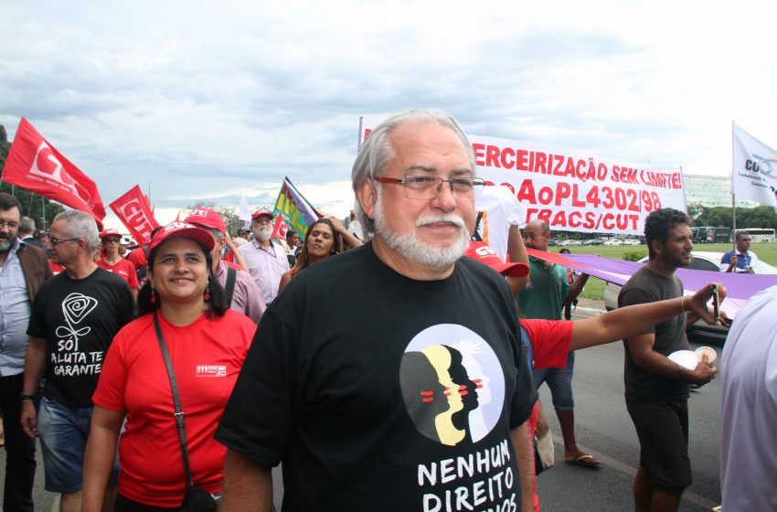 21932917-manifestacao-contra-terceirizacao-guina-ferraz-424-copia-copia.jpg