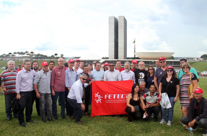 21932917-manifestacao-contra-terceirizacao-guina-ferraz-704-copia-copia-copia.jpg