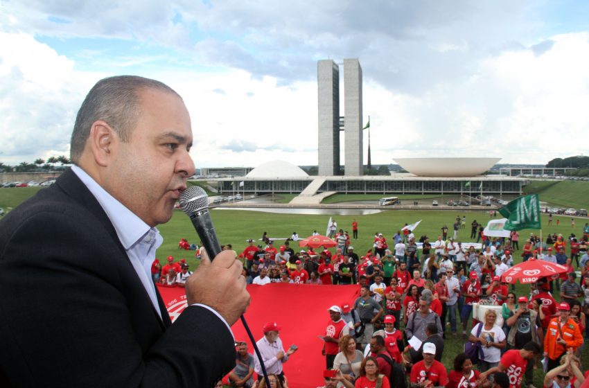 21932917-manifestacao-contra-terceirizacao-guina-ferraz-845-copia-copia-copia.jpg