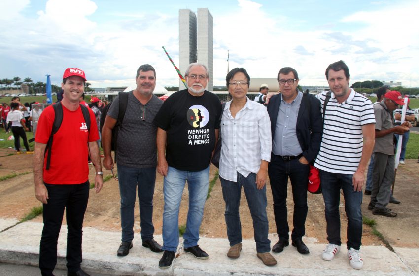 21932917-manifestacao-contra-terceirizacao-guina-ferraz-977-copia-copia-copia.jpg